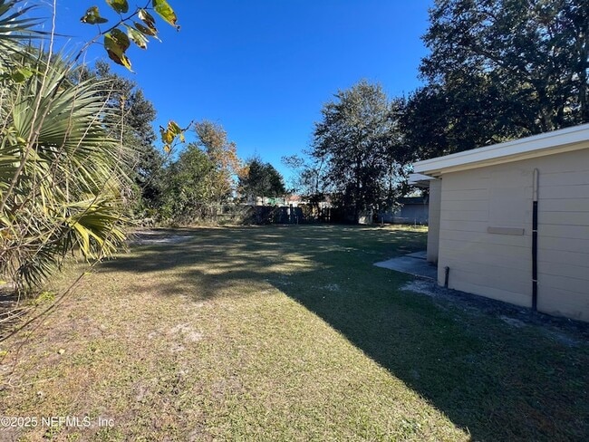 Foto del edificio - 8931 Devonshire Blvd