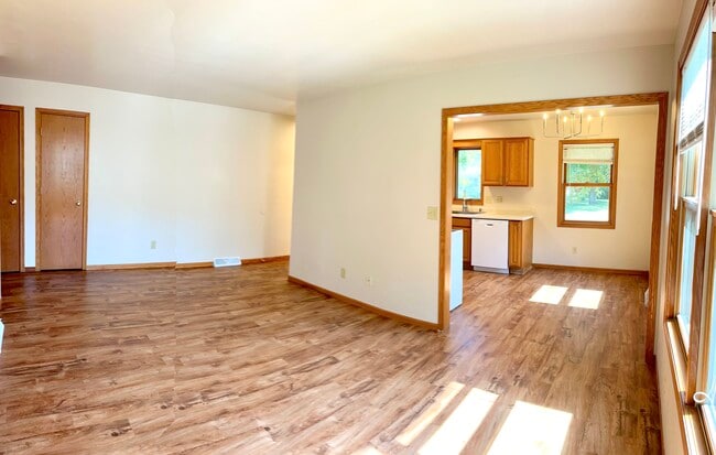 Building Photo - 400 Terry Ln