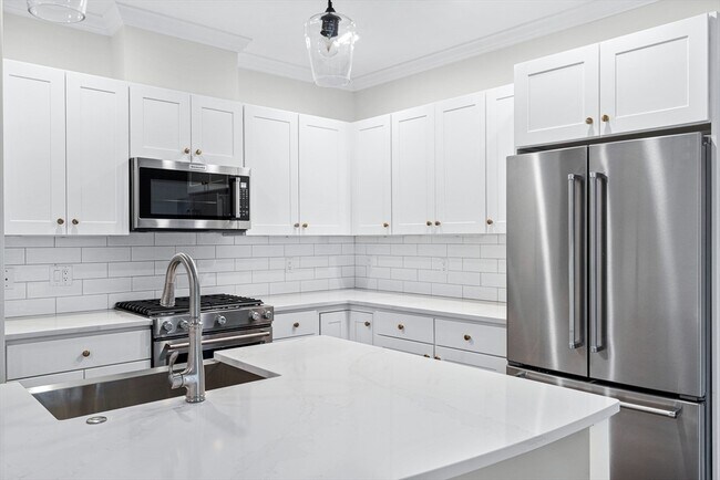 Foto del edificio - 15 Lily Pond Ln