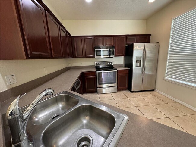 Foto del edificio - 6504 S Goldenrod Rd