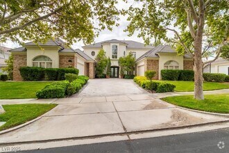 Building Photo - 2104 Redbird Dr