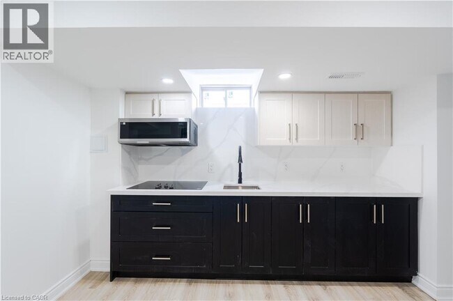 Photo du bâtiment - 45 Rainbow Dr