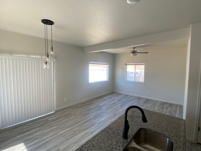 Building Photo - 1506 Alyssaelaine Dr