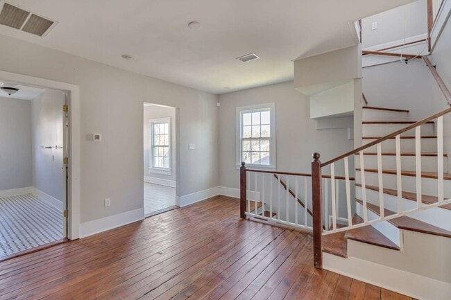 Foto del edificio - 516 E Jones St