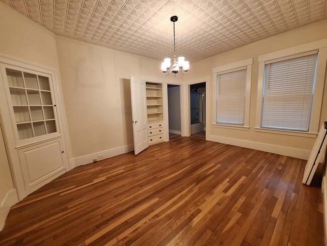 Building Photo - 1934 Elm St