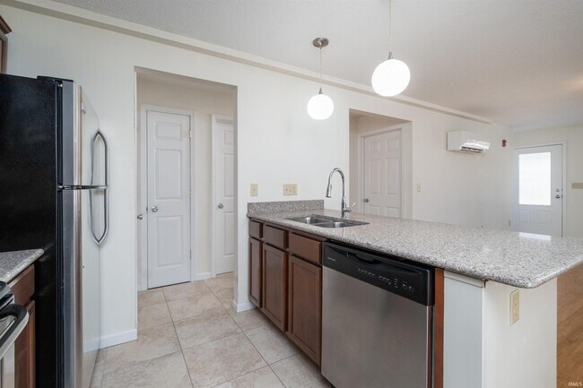 Foto del edificio - 406 E Hillside Dr