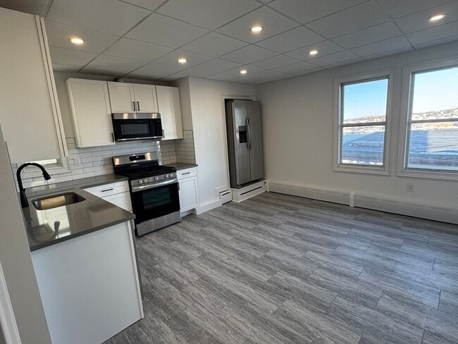 Building Photo - 278 E Eagle St