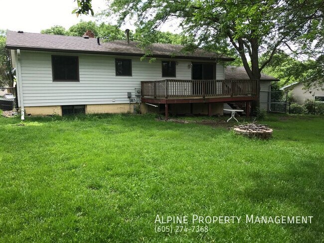 Building Photo - South Side 4 Bed/2 Bath Rental Home!