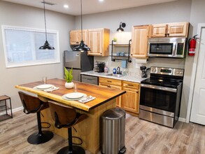 Building Photo - 2221 Madison St Building Photo - 2221 Madison St