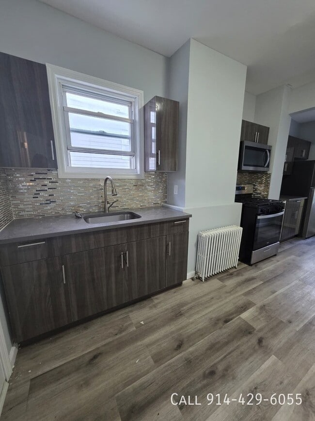 Foto del edificio - 157 Voss Ave