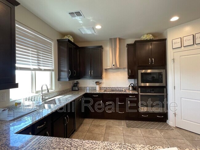 Foto del edificio - 17989 W Encinas Ln