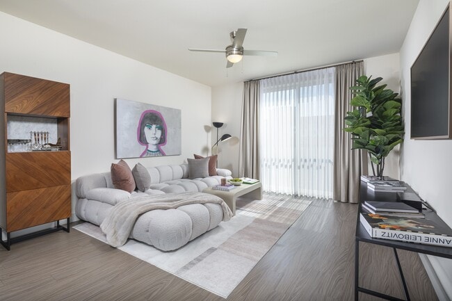 Building Photo - Aliso