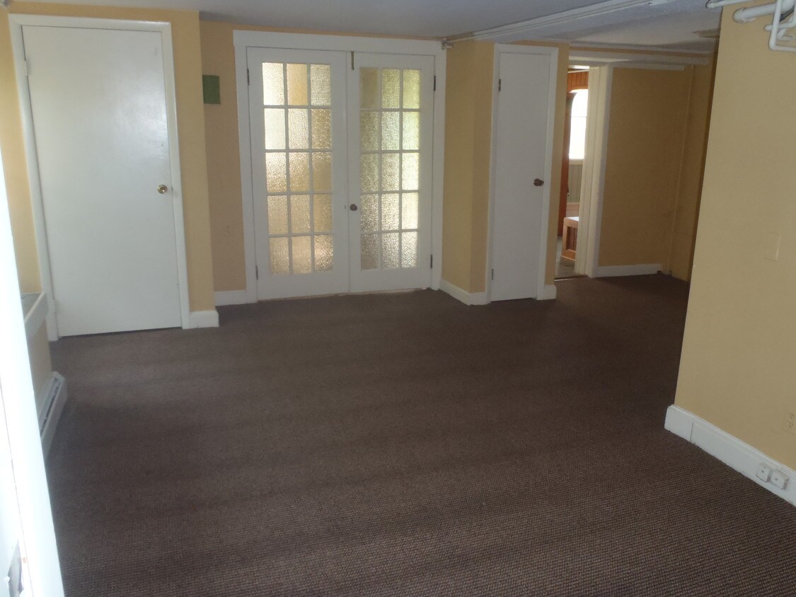 Primary Photo - 202 Howard St