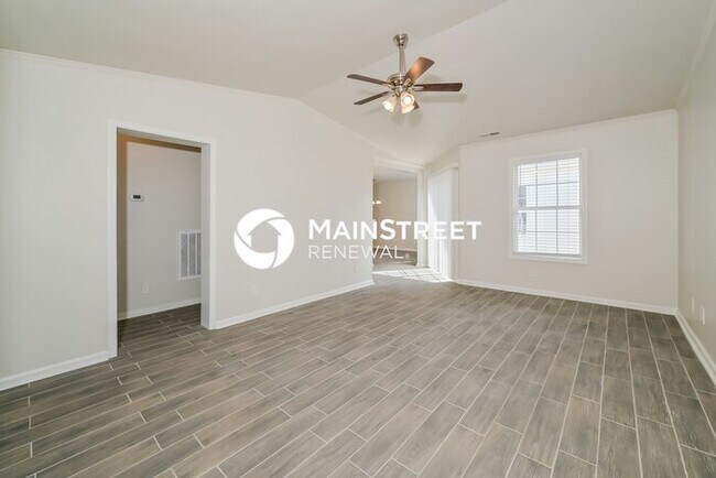 Foto del edificio - 3 Bedroom Pet-Friendly Home in KNOXVILLE, TN with Main Street Renewal