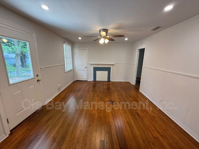 Building Photo - 251 Azalea Cir W