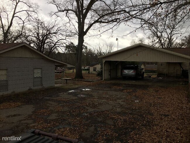 Building Photo - 3 br, 2 bath House - 511 Dogwood St.