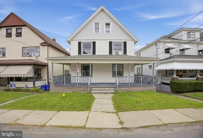 Building Photo - 1124 W Locust St