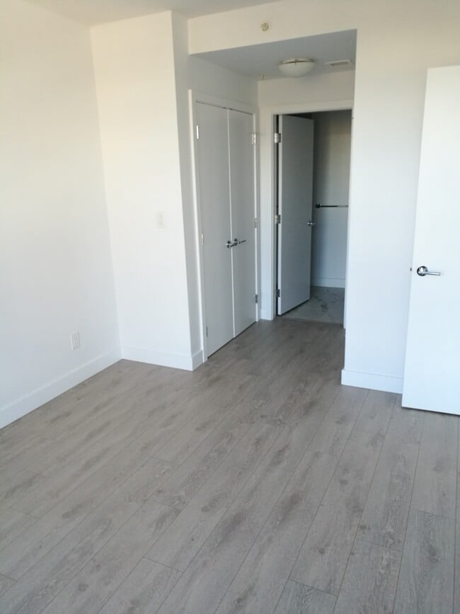 Building Photo - 518 Whiting Way