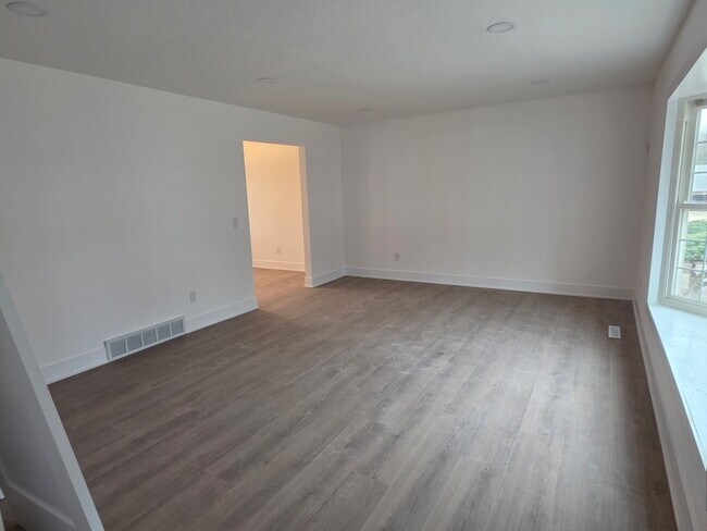 Building Photo - 3516 Breckenridge Dr