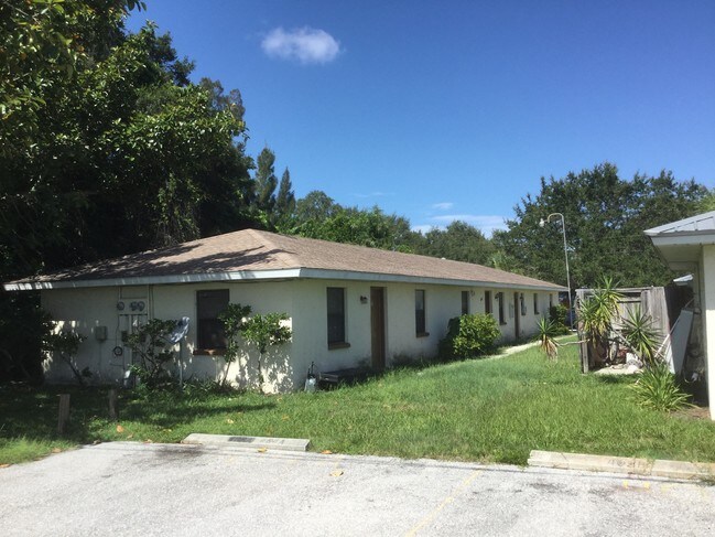 Building Photo - 400 Colonia Ln E