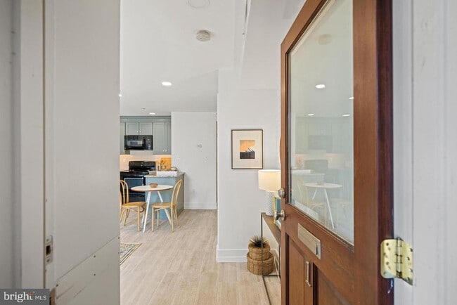 Building Photo - 1237 Kenyon St NW