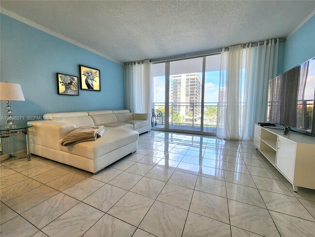 Building Photo - 2030 S Ocean Dr