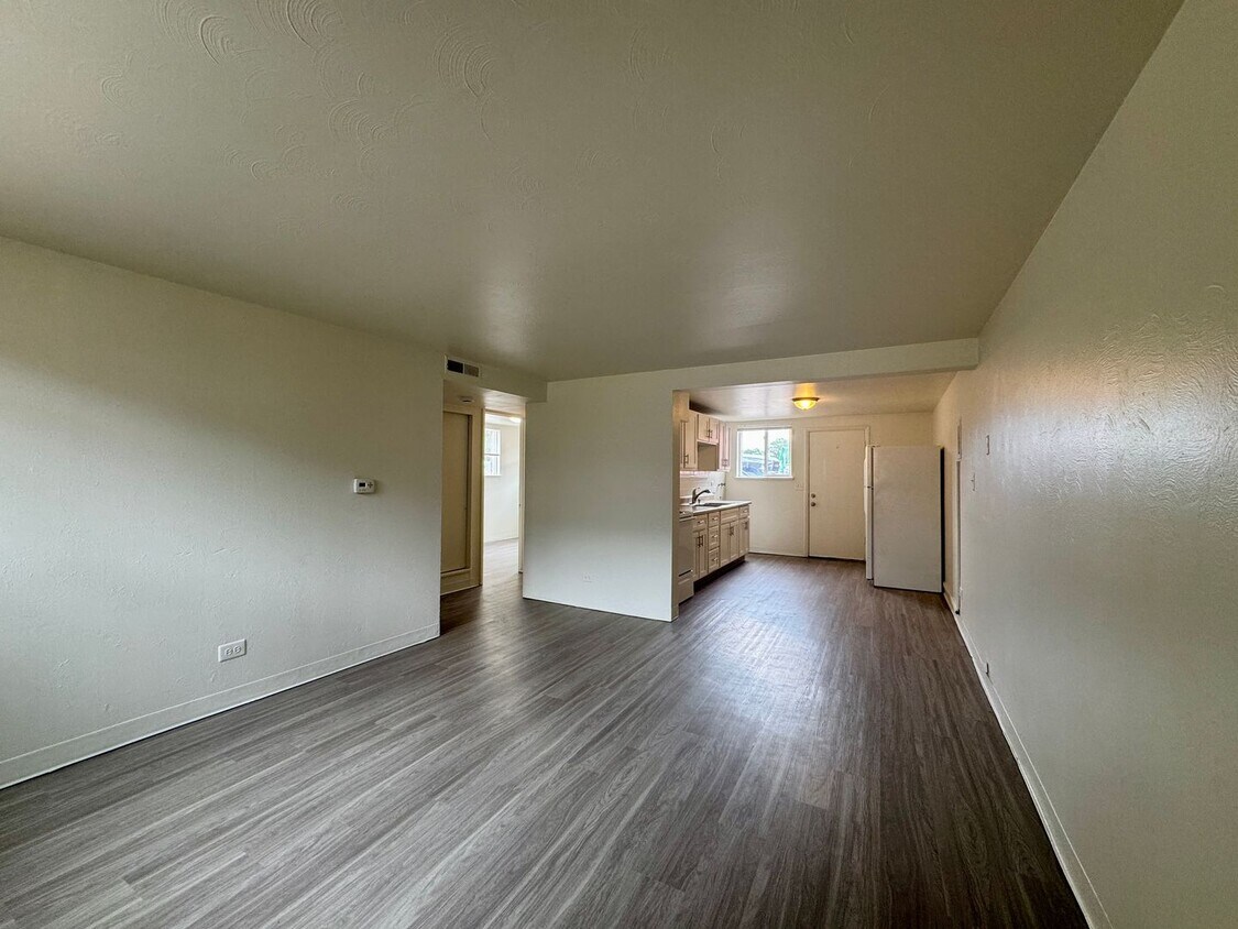 2 Bedroom 1 Bath In Lakewood! Available Now!! - 2 Bedroom 1 Bath In Lakewood! Available Now!!