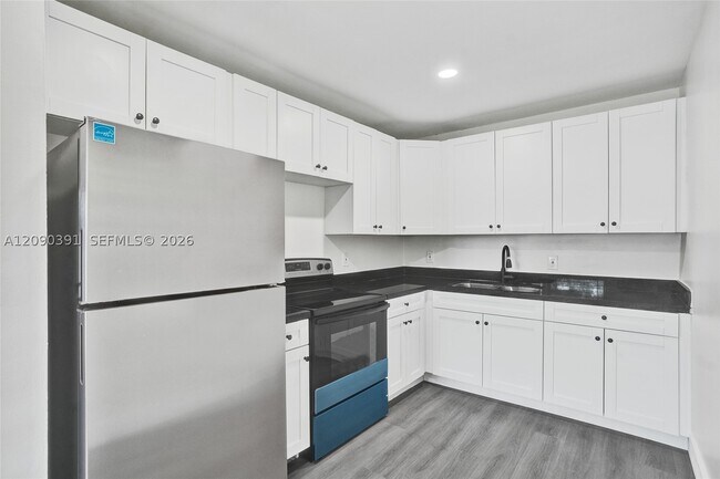 Foto del edificio - 1341 NW 75th St