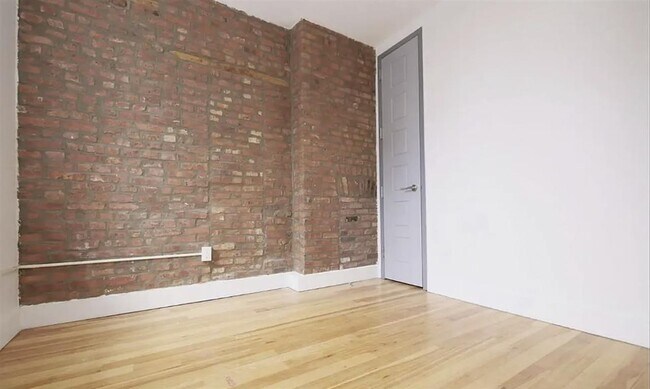 Foto del edificio - 119 Albany Ave
