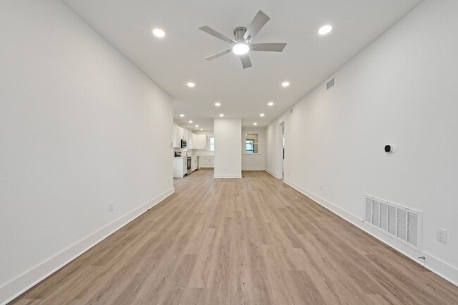 Building Photo - 8 BED 4 BATH  fully remodeled house in Wes...