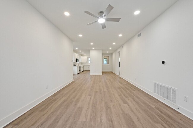 Foto del edificio - 8 BED 4 BATH  fully remodeled house in Wes...