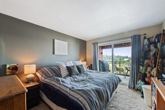 Building Photo - 2 bedroom in Bellevue WA 98004