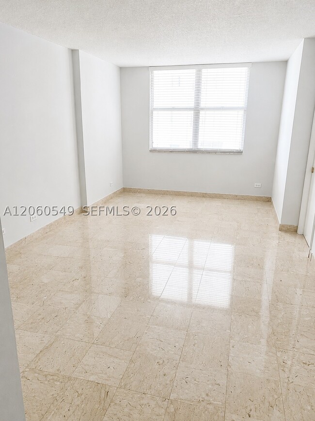 Building Photo - 6039 Collins Ave
