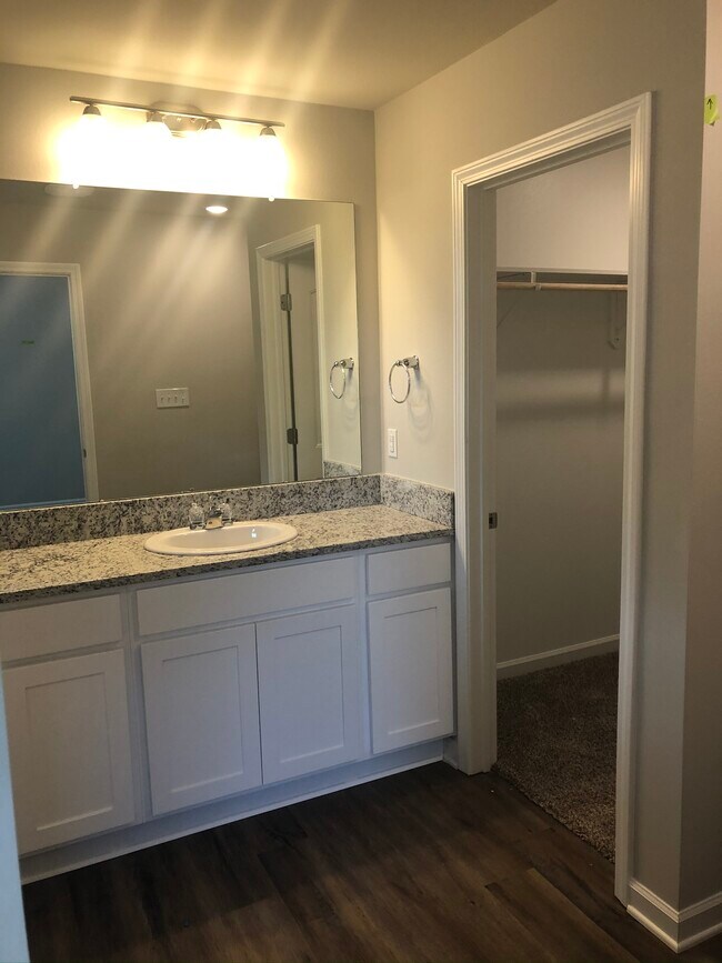 Building Photo - 37085 Rustic Ln