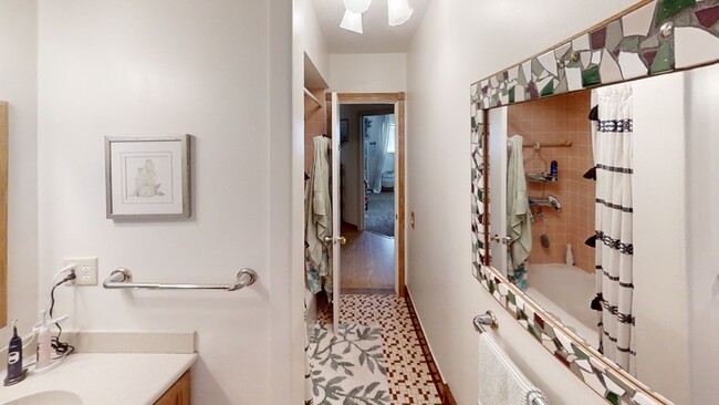 Building Photo - 1003 S 7th St