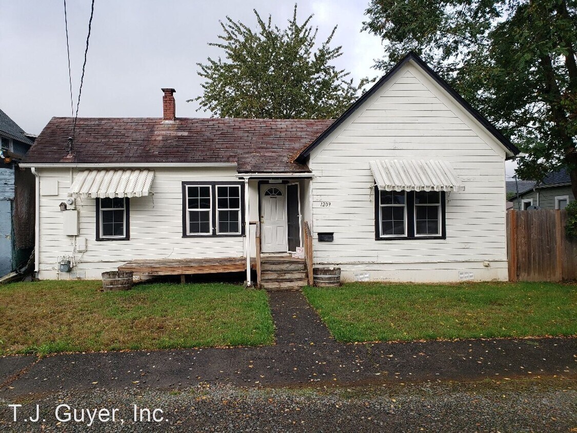 Primary Photo - 3 br, 1 bath House - 1209 G St