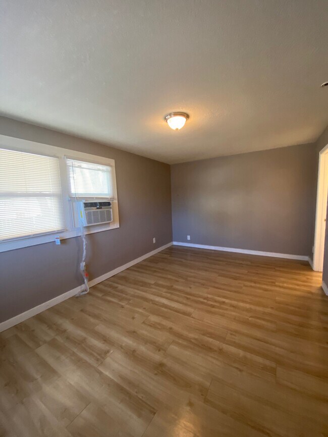 Building Photo - 423 Kickapoo St