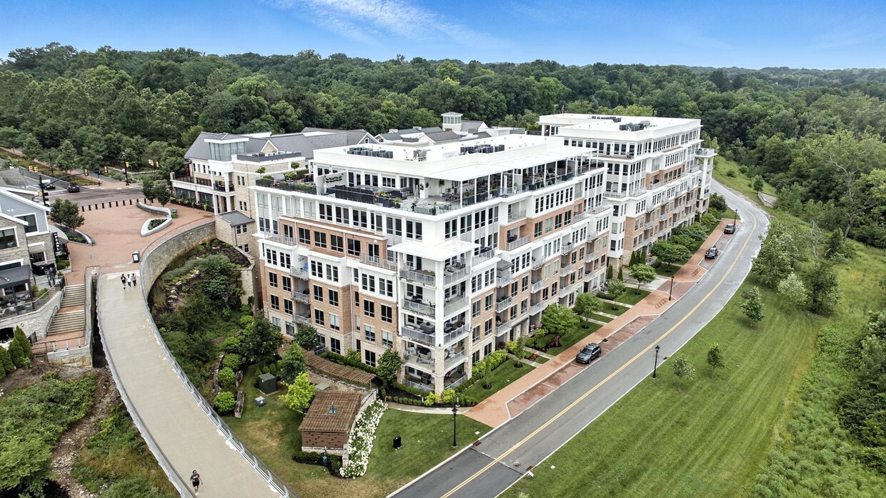Primary Photo - Luxury Condo in Dublin's Coveted Bridge Pa...