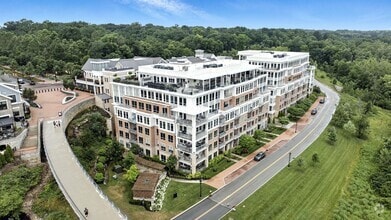Building Photo - 105 N Riverview St