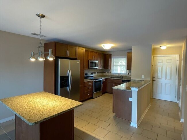 Building Photo - Great condo with Lake Wylie views!