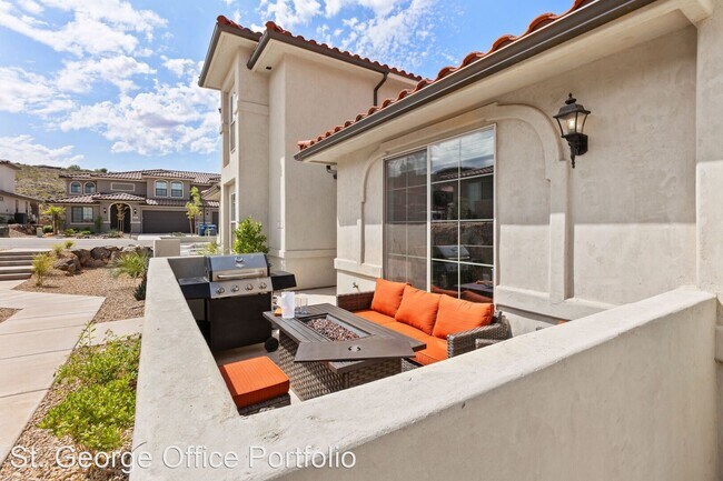 Foto del edificio - 3 br, 2.5 bath House - 1150 N Riviera Alley