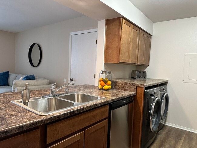 Building Photo - Stonewood Village Apartments