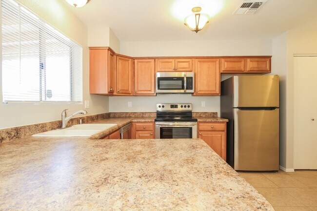 Building Photo - 8808 W Golden Ln