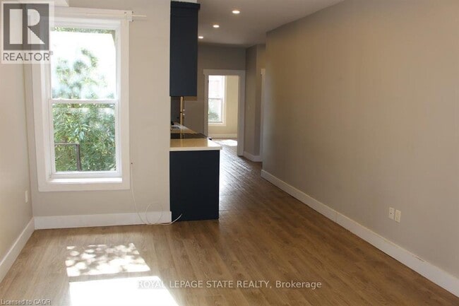 Building Photo - 500 Main St E