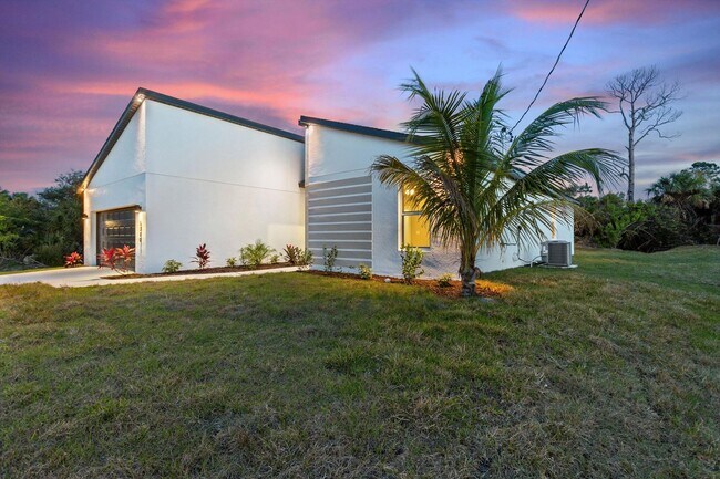 Foto del edificio - BRAND NEW Home! Modern, energy efficient h...