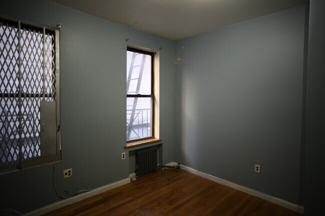 Building Photo - 506 9th Ave