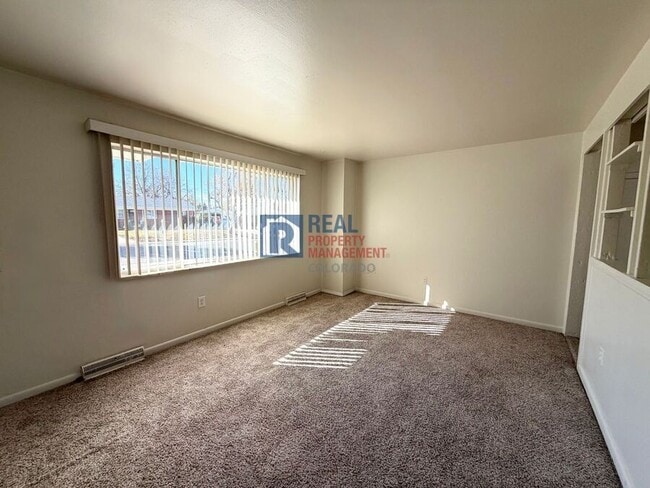 Building Photo - 504 Toledo St