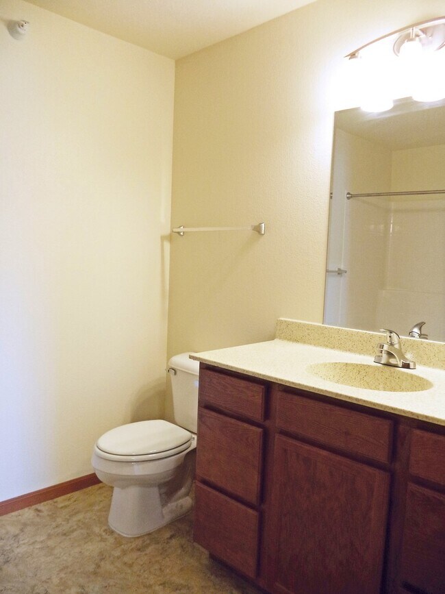 Kenwood on 5th 2821 5th St NW Minot, ND