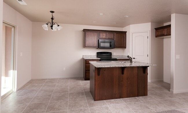 Building Photo - 3 Bedroom 2.5 Bath Home With a Community P...