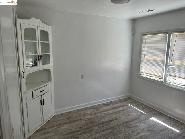 Building Photo - 1210 Mesa St